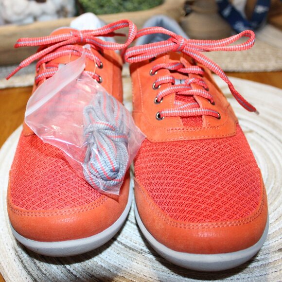 New With Tags, Clarks Cloud Steppers women's 9 1/2 wide NICE!! - Picture 1 of 10